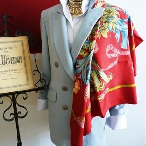 Authentic Hermes Paris Silk Regina Scarf